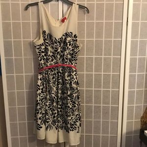 Elle White/Black Dress